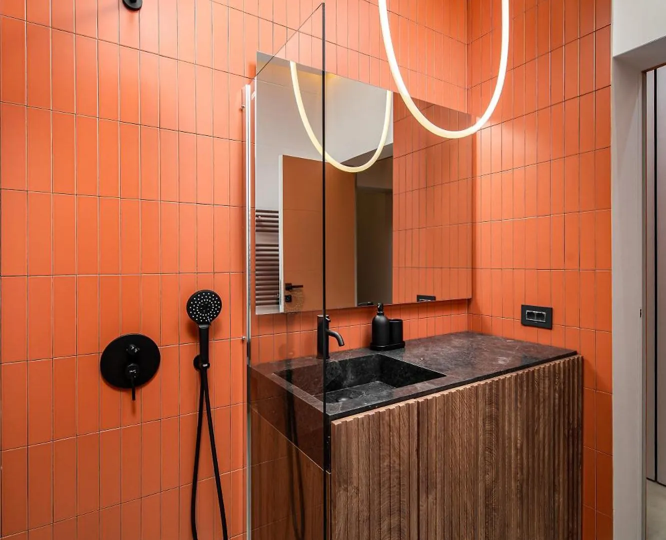 Qult - Amouage Apartment Bucureşti 0*,